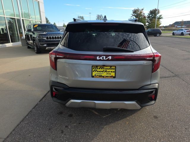 2024 Kia Seltos S - Steel Gray exterior view 6