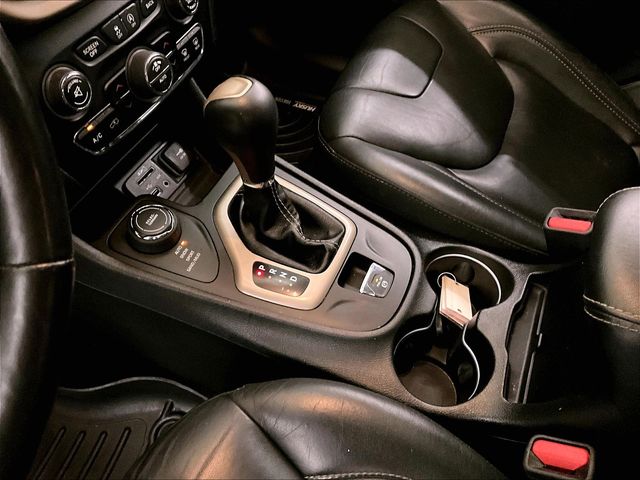 2018 Jeep Cherokee Limited White at South Hills CDJR