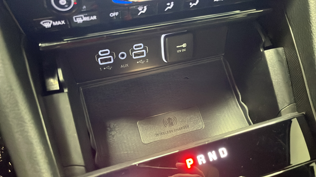 Used 2024 Diamond Black Crystal Pearlcoat Jeep Limited image 30