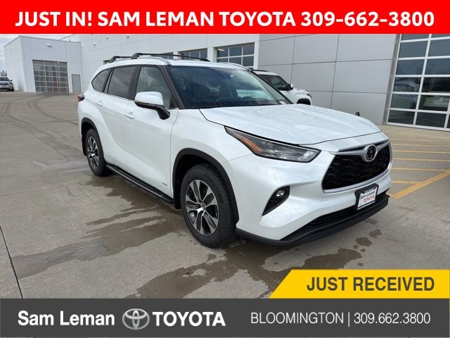 Pearl 2026 Toyota Highlander Hybrid XLE AWD SUV / Crossover All-Wheel Drive Continuously Variable Transmission