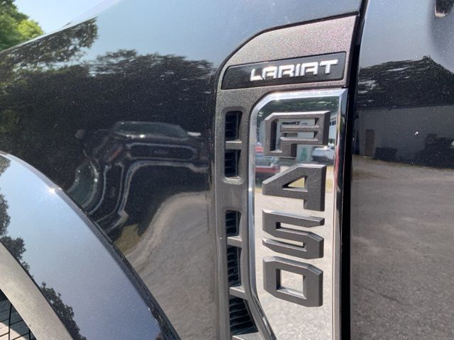 2023 Ford F-450SD Lariat 33