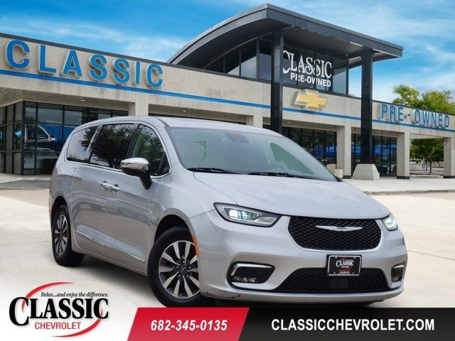 Silver Mist Clearcoat 2023 Chrysler Pacifica Hybrid Limited FWD Minivan Front-Wheel Drive Continuously Variable Transmission