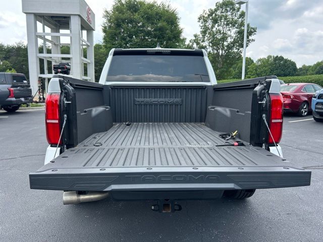 2024 Toyota Tacoma SR5 - Photo 10