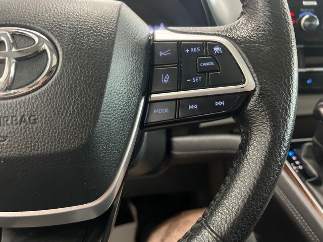 Used 2023 Toyota Sienna Van
