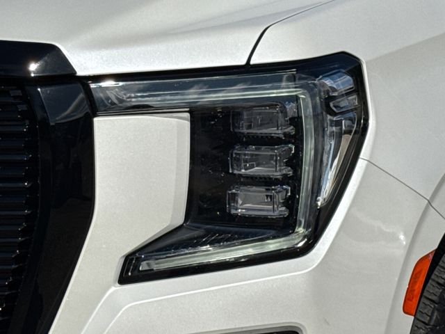 Used 2024 White GMC AT4 image 4