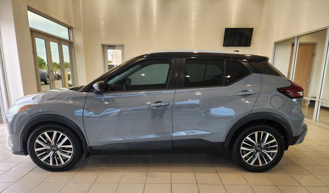 Gray/Super Black 2022 Nissan Kicks SUV / Crossover Front-Wheel Drive Continuously Variable Transmission