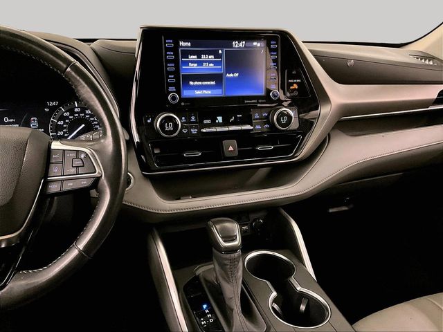 2020 Toyota Highlander XLE Silver at Bob Ruth Ford