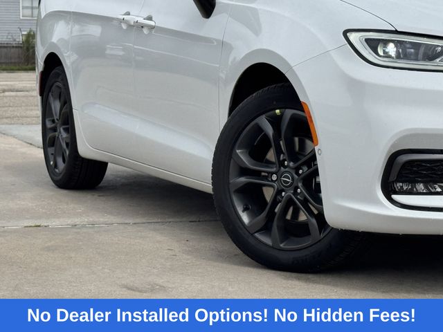 2026 Chrysler Pacifica Select White at Bayshore Chrysler Jeep Dodge Ram