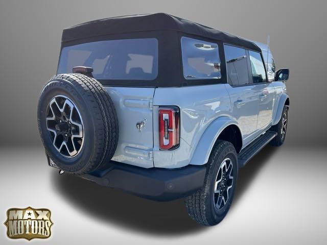 2024 Ford Bronco Outer Banks 12