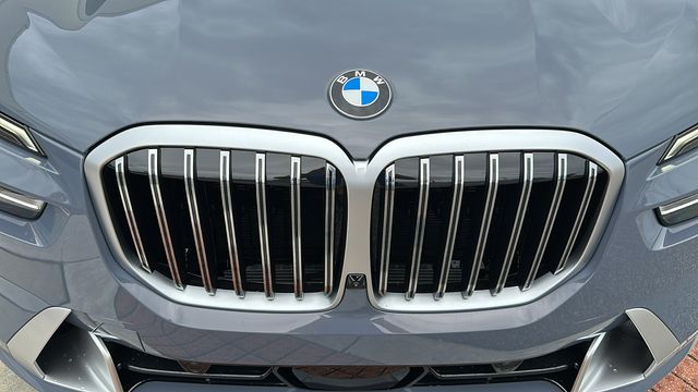 2025 BMW X7 xDrive40i 9