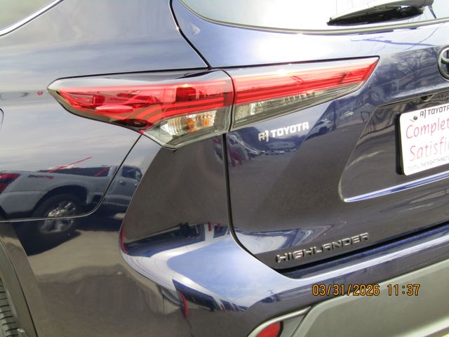 used 2022 Toyota Highlander car, priced at $29,499