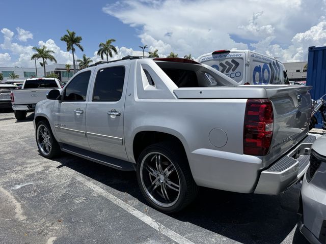 Sheer Silver Metallic 2011 Chevrolet Avalanche Pickup Truck 4X2 6-Speed Automatic