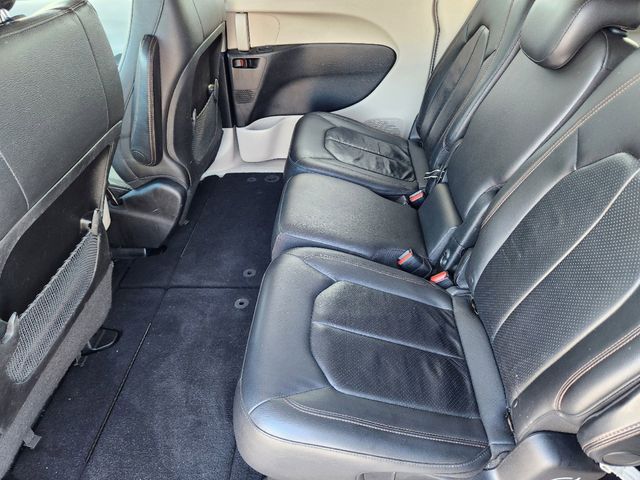 2018 Chrysler Pacifica Touring L 27