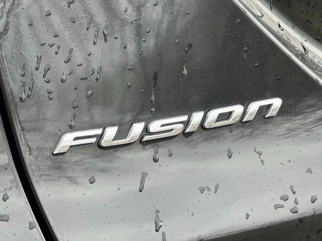 2014 Ford Fusion SE 25