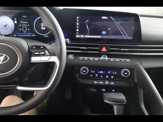 2024 Hyundai Elantra SEL - Photo 16