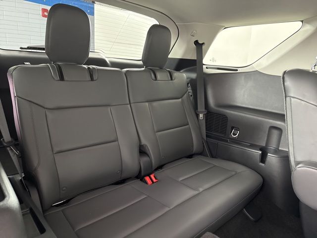 2025 Space White Metallic Ford Explorer Active RWD SUV