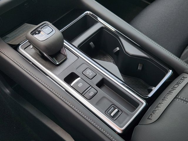 2025 Nissan Pathfinder SV photo 14