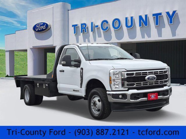 Ford F-350 Super Duty Chassis XL DRW LB 4WD