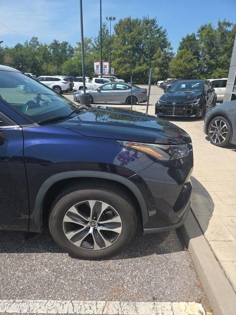 Used 2022 Toyota Highlander Hybrid SUV
