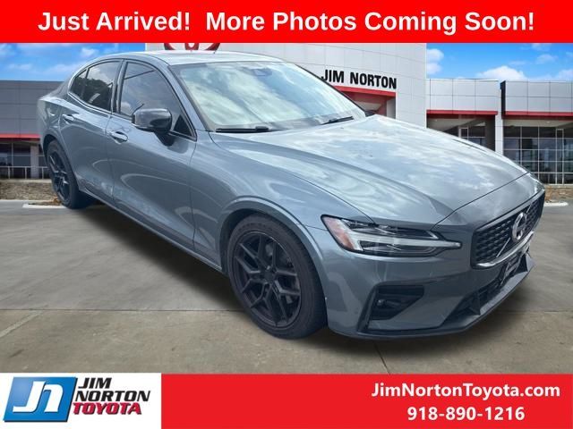 2021 Volvo S60 T5 Momentum's photo