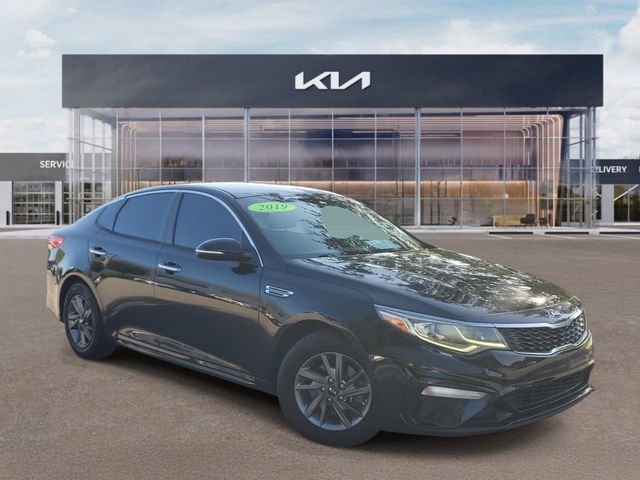  2019 Kia Optima LX FWD   