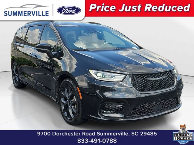 Brilliant Black Crystal Pearlcoat 2022 Chrysler Pacifica Minivan Front-Wheel Drive 9-Speed Automatic