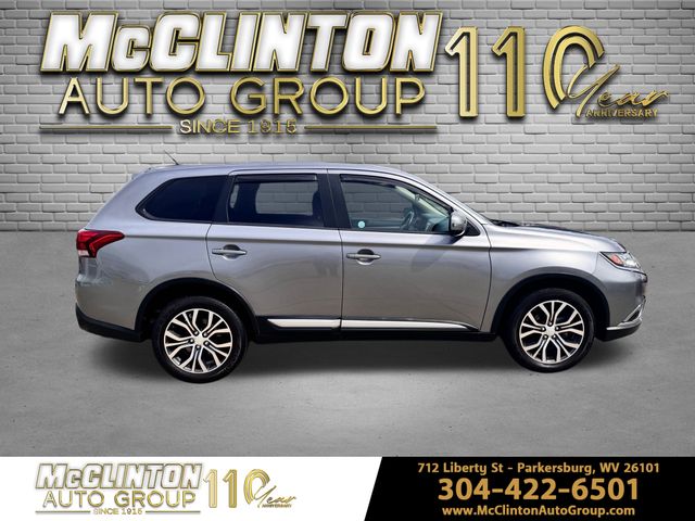 2016 Mercury Gray Metallic Mitsubishi Outlander SE 4X4 SUV