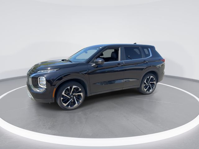 Used 2024 Black Mitsubishi  image 4