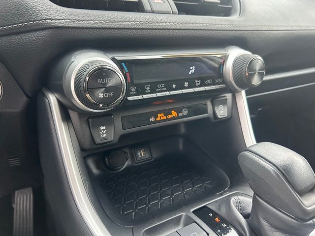 2025 Toyota RAV4 XLE - Photo 25