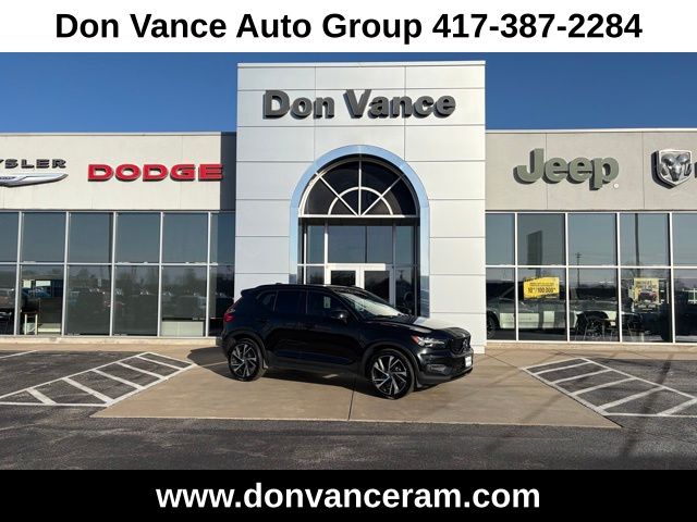 Onyx Black Metallic 2021 Volvo XC40 T4 R-Design FWD SUV / Crossover Front-Wheel Drive Automatic