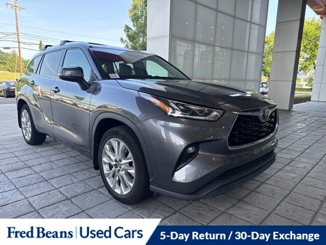 Magnetic Gray Metallic 2021 Toyota Highlander SUV / Crossover All-Wheel Drive 8-Speed Automatic