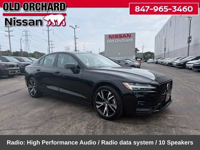 2024 Volvo S60 B5 Core Dark Theme FWD