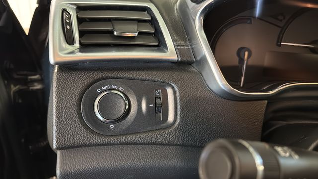 Used 2015  Cadillac Luxury image 32