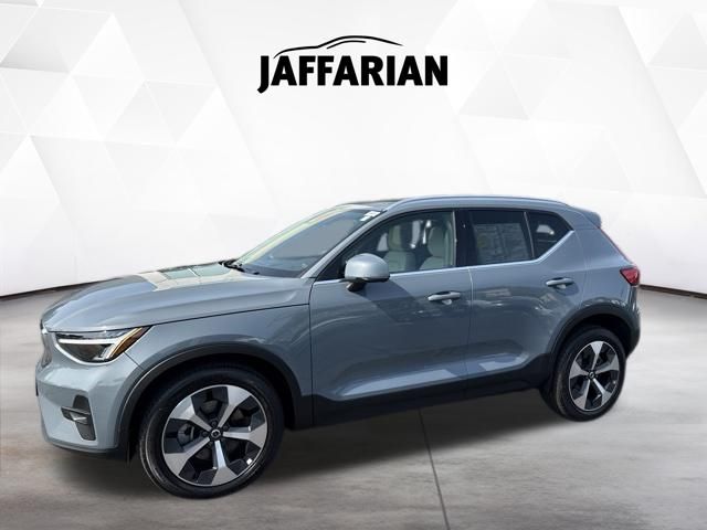 Used 2023 Volvo XC40 SUV