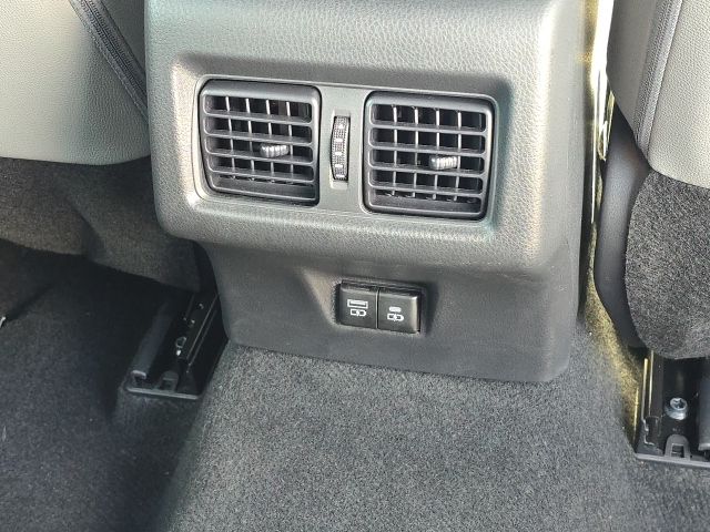 2025 Toyota Camry SE:B02318