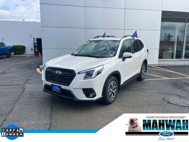 Crystal White Pearl 2024 Subaru Forester Premium Crossover AWD SUV / Crossover All-Wheel Drive Continuously Variable Transmission