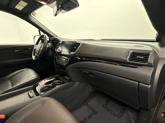 Certified Used 2023 Black Honda Black Edition image 28