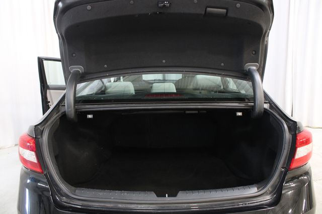 Used 2017 Black Hyundai Base image 28