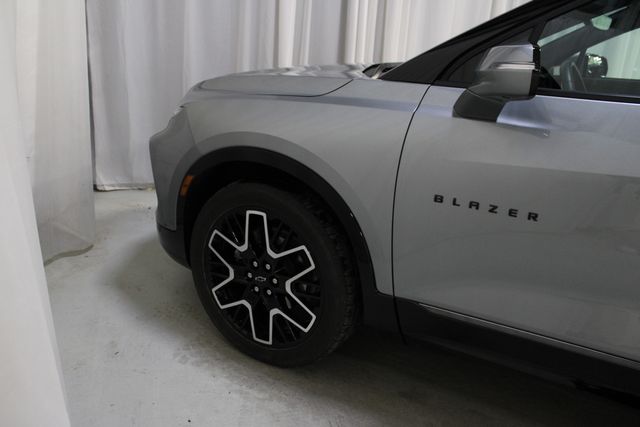 Used 2023 Gray Chevrolet RS image 36