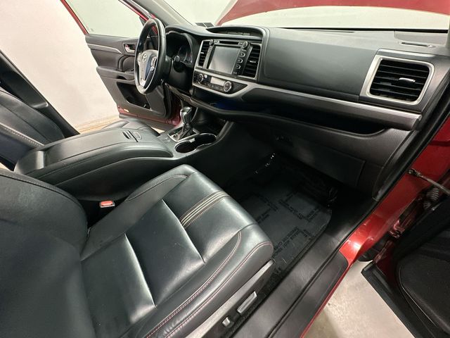 2019 Toyota Highlander SE Red at Spitzer Acura