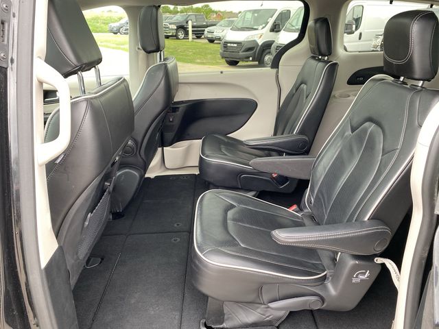 2023 Chrysler Pacifica Limited photo
