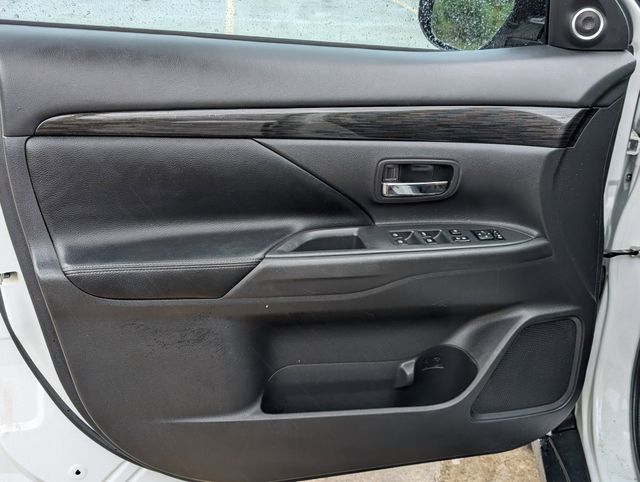 2016 Mitsubishi Outlander GT - 9