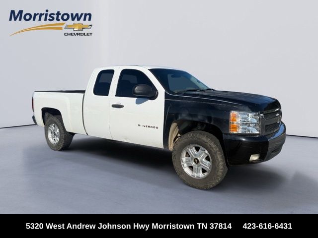 Summit White 2013 Chevrolet Silverado 1500 Pickup Truck 4X2 6-Speed Automatic Overdrive