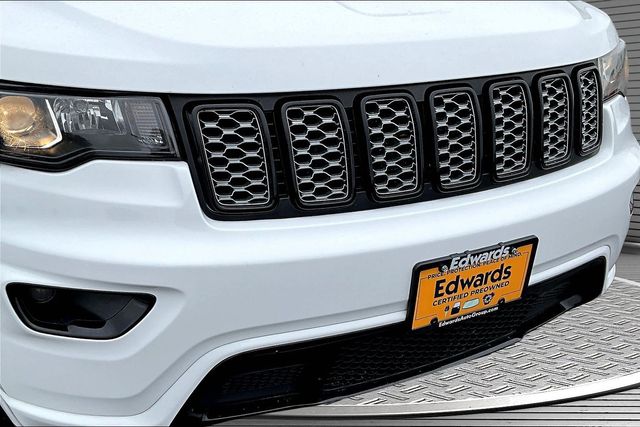 Used 2020 White Jeep Altitude image 32