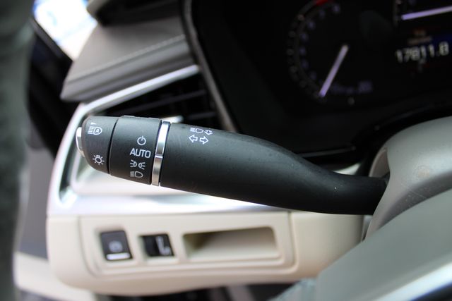 Used 2019 Blue Cadillac Luxury image 8