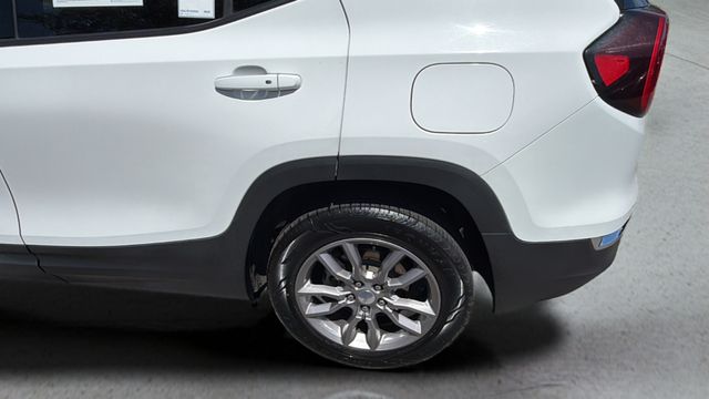 Used 2024 White GMC SLT image 43