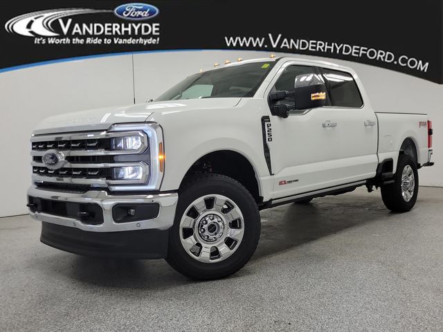 White Metallic 2026 Ford F-250 Super Duty Pickup Truck Four-Wheel Drive Automatic