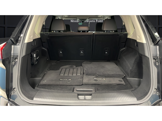 Used 2024 Super Black Nissan Platinum image 27