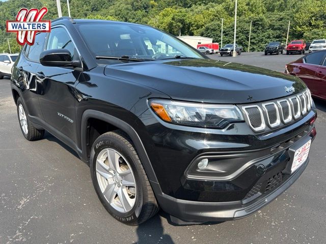 Diamond Black Crystal Pearlcoat 2022 Jeep Compass SUV / Crossover Four-Wheel Drive 9-Speed Automatic