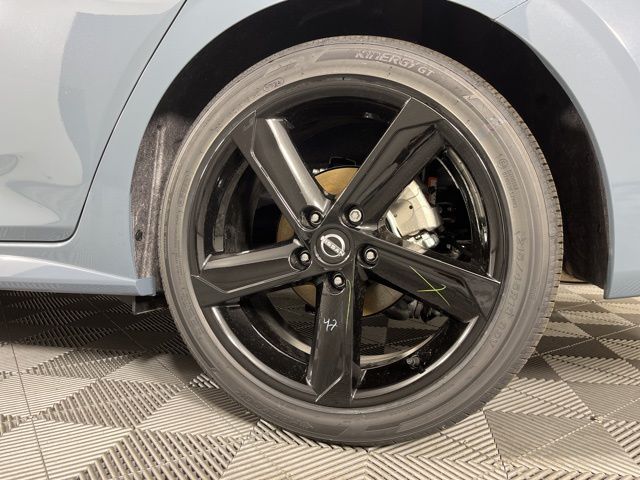 2025 Atlantic Gray Metallic/Super Black Nissan Sentra SR FWD Sedan